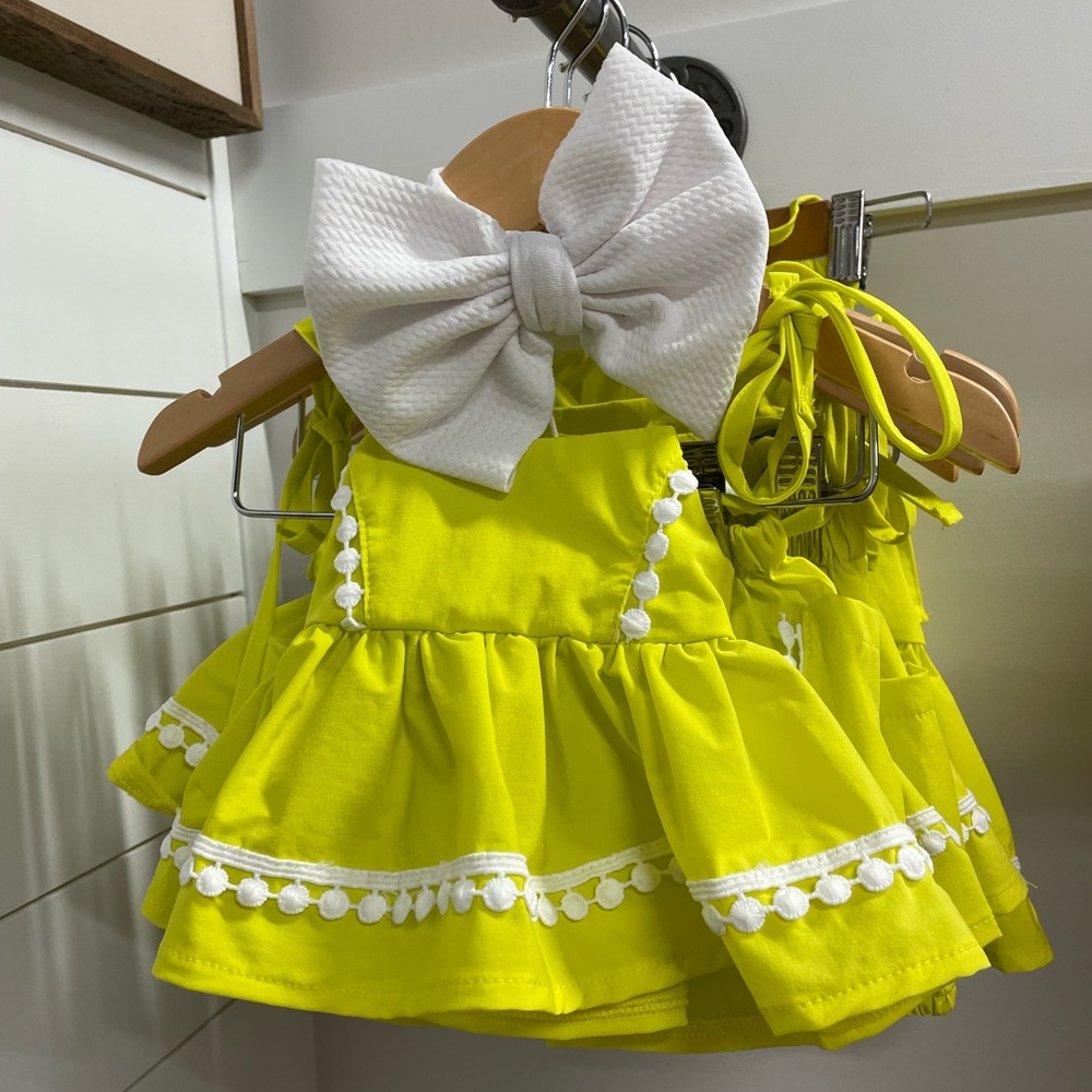 NWT Bailey’s Blossoms yellow Matilda set. 0-3 months.